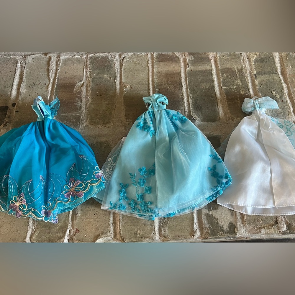 Barbie Princess Wedding Dresses Lot Of 3 Sequence, Lace, Teal Blue & White Lot 2 - Picture 2 of 2